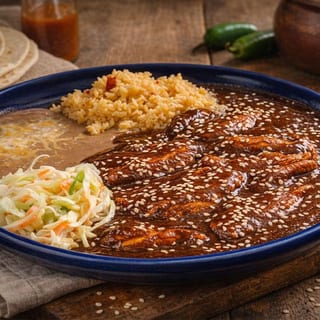 L/ Pollo en Mole